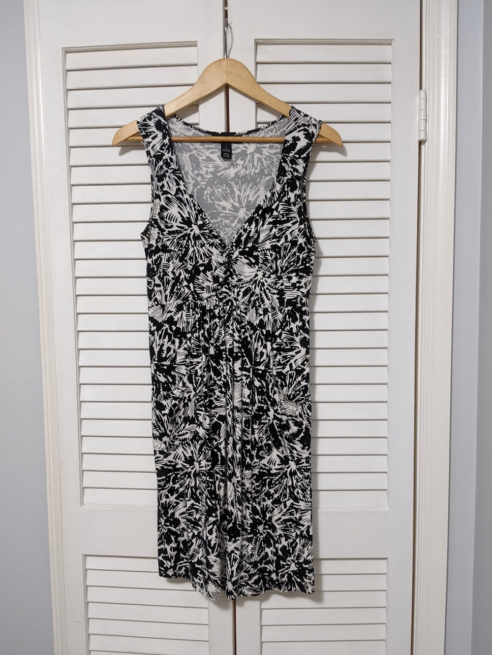 Black and White Floral Print Midi Dress - Size Small